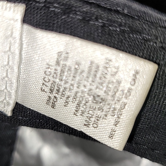 Vintage. 90s. Nike. Nylon. Adjustable strap. One size fits most. Hat - Picture 12 of 13